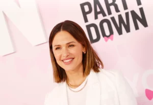 Jennifer Garner Offers Shoes to Homeless Man in Heartwarming Gesture - Helping the Homeless Essay Topics