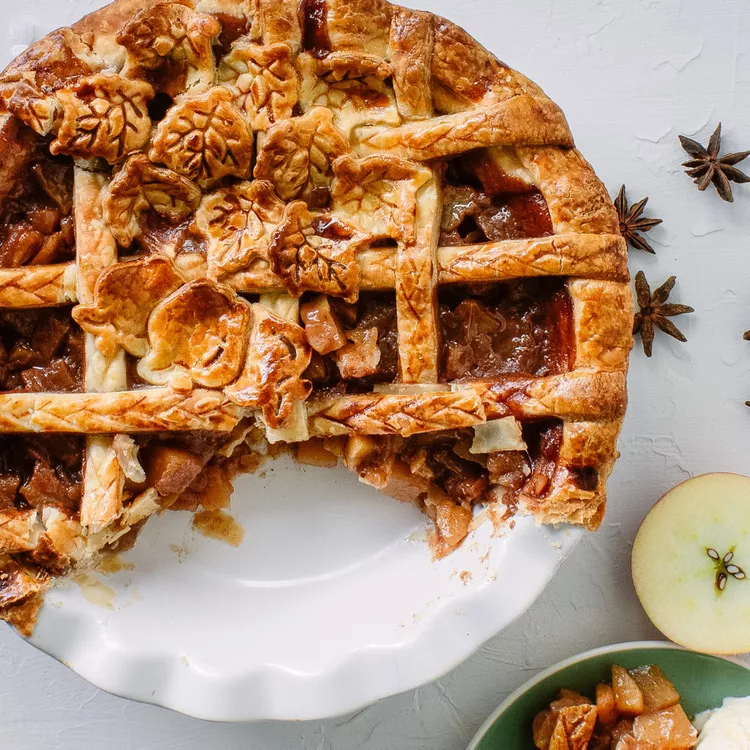Apple Crumb Pie: A Delicious Twist for Thanksgiving Dessert - Festive Foods Essay Topics
