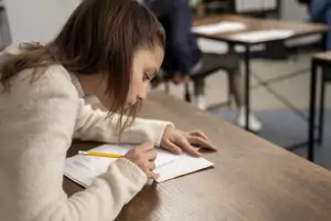 Reddit Shows Discussion on How to Keep Students Honest About Writing Their Essays in the Age of AI