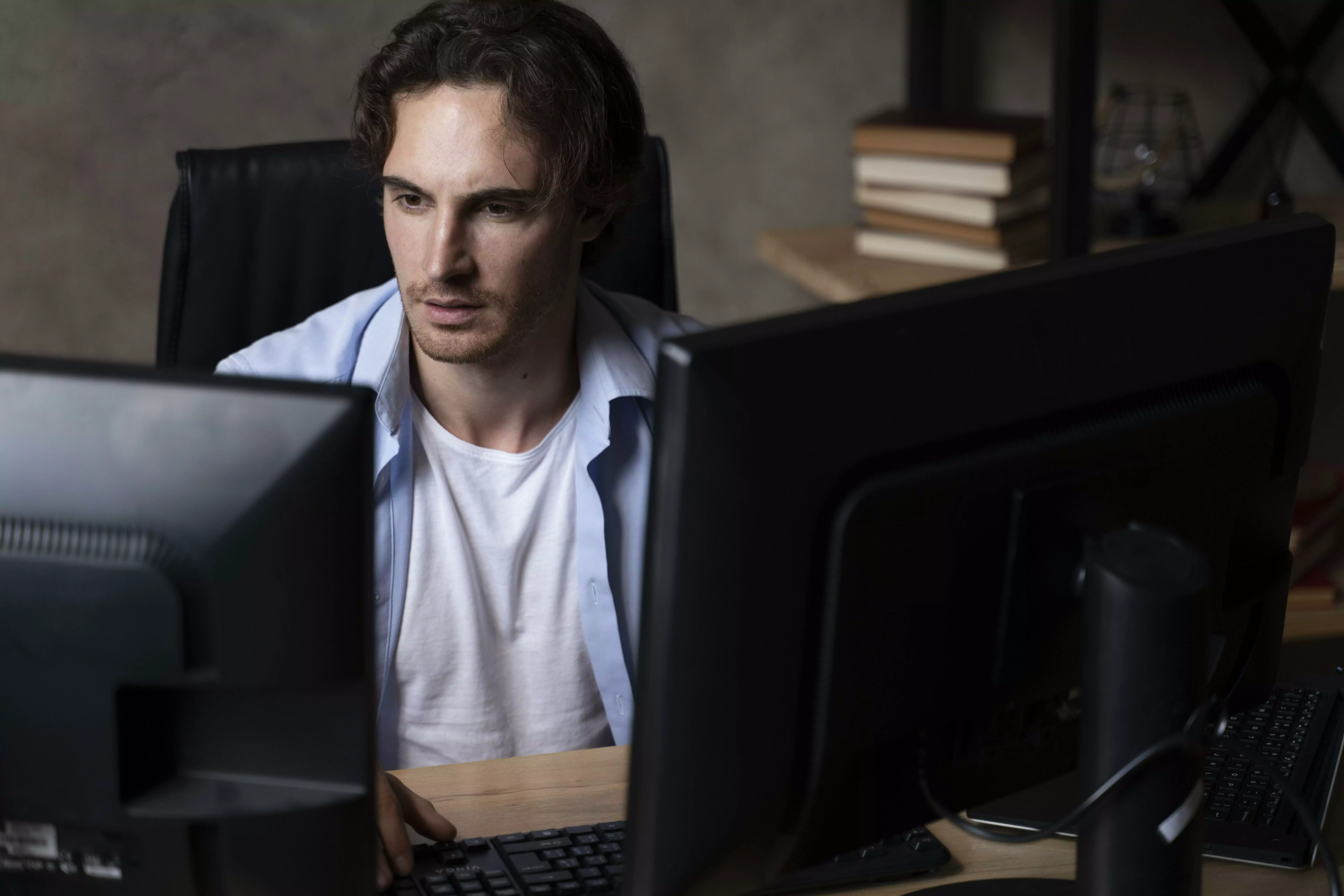 Reddit Users Give a Reality Check to CS Students Chasing Six Figures Salaries