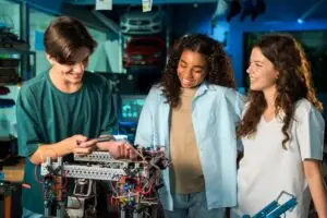 Diverse STEM Classrooms Enhance Student Grades, Study Reveals