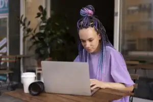 ¿Cómo Utilizar la IA para Escribir un Trabajo?